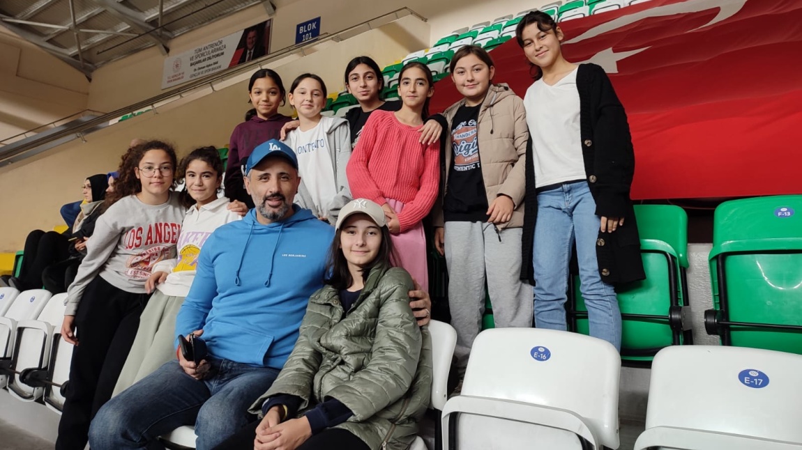 Eski Milli Basketbolcumuz Serkan ERDOĞAN ile Küçük Kızlar Basketbol Takımımız Buluştu